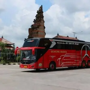 Bus dari Surabaya ke Denpasar - Photo by Gunung Harta