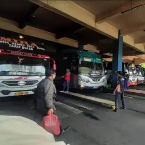 Bus dari Surabaya ke Solo - Photo by Solotrust