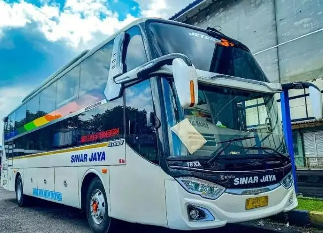 Sinar Jaya Sleeper Bus dari Surabaya ke Jakarta 📷 Gambar dari GridOto