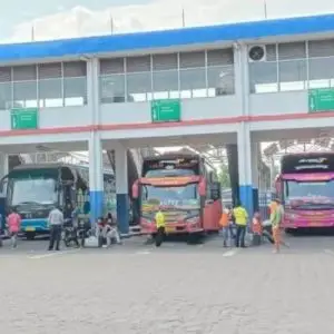 Bus Bandung Surabaya - Photo by Jawa Pos