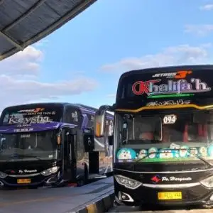 Bus Semarang Bandung - Photo by X